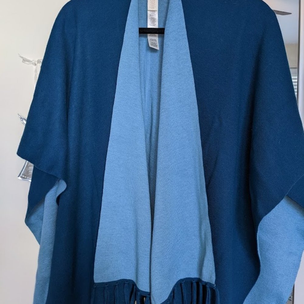 Reversable Chico's Knit Wrap w/fringe